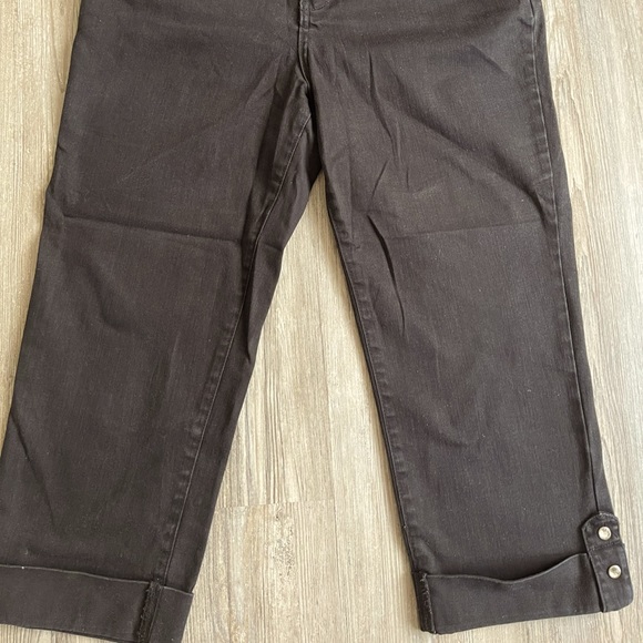 Black NYDJ capris